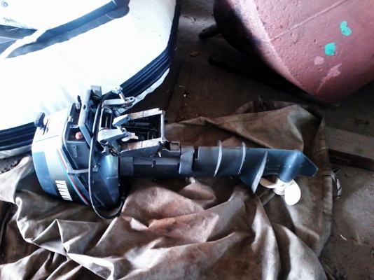 ขายเรือยาง 12 ฟุต พร้อมเครื่อง yamaha 8 แรงม้า