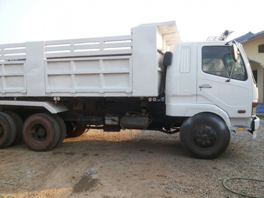 mitsubishi fuso 527กระบะดั้ม   2 เพลา  เปลี่ยนยางใหม่ 10 เส้น พร้อมใช้สุด ๆ รถสวยมาก ๆๆๆ