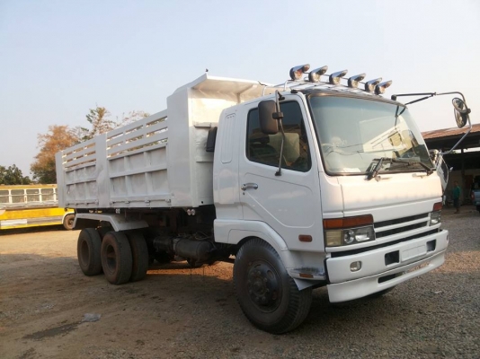 mitsubishi fuso 527กระบะดั้ม   2 เพลา  เปลี่ยนยางใหม่ 10 เส้น พร้อมใช้สุด ๆ รถสวยมาก ๆๆๆ