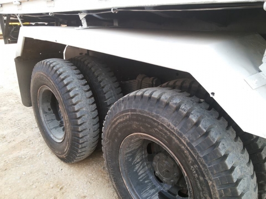 mitsubishi fuso 527กระบะดั้ม   2 เพลา  เปลี่ยนยางใหม่ 10 เส้น พร้อมใช้สุด ๆ รถสวยมาก ๆๆๆ