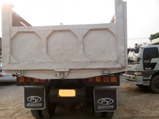 mitsubishi fuso 527กระบะดั้ม   2 เพลา  เปลี่ยนยางใหม่ 10 เส้น พร้อมใช้สุด ๆ รถสวยมาก ๆๆๆ