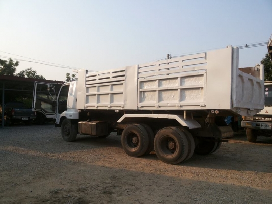 mitsubishi fuso 527กระบะดั้ม   2 เพลา  เปลี่ยนยางใหม่ 10 เส้น พร้อมใช้สุด ๆ รถสวยมาก ๆๆๆ
