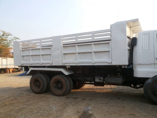 mitsubishi fuso 527กระบะดั้ม   2 เพลา  เปลี่ยนยางใหม่ 10 เส้น พร้อมใช้สุด ๆ รถสวยมาก ๆๆๆ