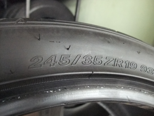 ยาง Nitto 245/35/19 ปี 09