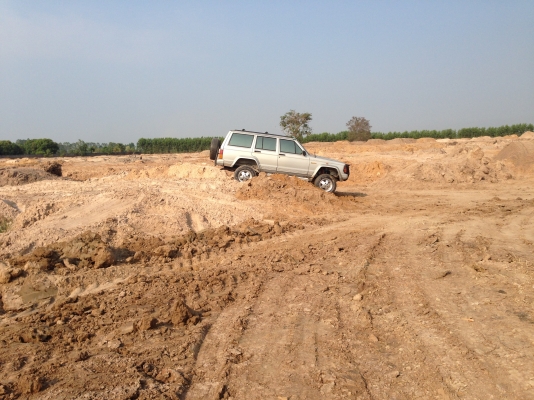 JEEP cherokee Limited    ปี 96   มีภาพวีดีโอ ใครหารุ่นนี้อยู่รับรองว่าคุ้มมาก พร้อมลุย  เกียร์อัตโนมัติ แอร์ ล้อแมกซ์ CD USB  ABS AIRBAG  พ.พาวเวอร์ ก.ไฟฟ้าซ. ล็อก กระจกมองข้างปรับไฟฟ้า  ภายในตกแต่งลายไม้  เบาะหนังปรับไฟฟ้า ติดแก๊ส LPG ใช้ได้ 2 ระบบ นิ่งท