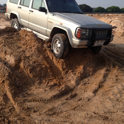 JEEP cherokee Limited    ปี 96   มีภาพวีดีโอ ใครหารุ่นนี้อยู่รับรองว่าคุ้มมาก พร้อมลุย  เกียร์อัตโนมัติ แอร์ ล้อแมกซ์ CD USB  ABS AIRBAG  พ.พาวเวอร์ ก.ไฟฟ้าซ. ล็อก กระจกมองข้างปรับไฟฟ้า  ภายในตกแต่งลายไม้  เบาะหนังปรับไฟฟ้า ติดแก๊ส LPG ใช้ได้ 2 ระบบ นิ่งท
