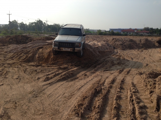 JEEP cherokee Limited    ปี 96   มีภาพวีดีโอ ใครหารุ่นนี้อยู่รับรองว่าคุ้มมาก พร้อมลุย  เกียร์อัตโนมัติ แอร์ ล้อแมกซ์ CD USB  ABS AIRBAG  พ.พาวเวอร์ ก.ไฟฟ้าซ. ล็อก กระจกมองข้างปรับไฟฟ้า  ภายในตกแต่งลายไม้  เบาะหนังปรับไฟฟ้า ติดแก๊ส LPG ใช้ได้ 2 ระบบ นิ่งท