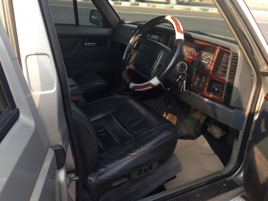 JEEP cherokee Limited    ปี 96   มีภาพวีดีโอ ใครหารุ่นนี้อยู่รับรองว่าคุ้มมาก พร้อมลุย  เกียร์อัตโนมัติ แอร์ ล้อแมกซ์ CD USB  ABS AIRBAG  พ.พาวเวอร์ ก.ไฟฟ้าซ. ล็อก กระจกมองข้างปรับไฟฟ้า  ภายในตกแต่งลายไม้  เบาะหนังปรับไฟฟ้า ติดแก๊ส LPG ใช้ได้ 2 ระบบ นิ่งท