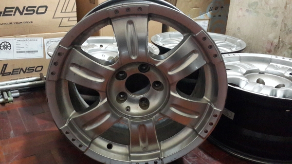 Lenso 5/114 ขอบ 17 กว้าง 8 ครบชุด 4วง Lenso 5/114 ขอบ 17 กว้าง 8 ครบชุด 4วง