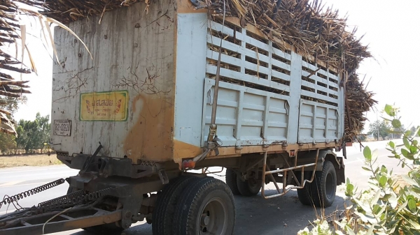 ***ขายแล้วครับขอบคุณ Truck2hand ขายลูกพ่วง2คานดั้มเหล็ก ส.สุชัย ปี38/95 ยาว 6.0ม.สภาพดี ช่วงล่างดีคัสซีสวยเดิม มีสนิมนิดๆ ไม่ผุ พื้นเหล็กข้างเหล็กสภาพดี มีผุนิดๆตามรูป ยางดี8เส้น สีสันพอใช้ รถใช้งานอยู่ประจำ ขายตามสภาพ เอกสารครบ ราคาต่อรองได้เด้อ พี่น้องค ***ขายแล้วครับขอบคุณ Truck2hand ขายลูกพ่วง2คานดั้มเหล็ก ส.สุชัย ปี38/95 ยาว 6.0ม.สภาพดี ช่วงล่างดีคัสซีสวยเดิม มีสนิมนิดๆ ไม่ผุ พื้นเหล็กข้างเหล็กสภาพดี มีผุนิดๆตามรูป ยางดี8เส้น สีสันพอใช้ รถใช้งานอยู่ประจำ ขายตามสภาพ เอกสารครบ ราคาต่อรองได้เด้อ พี่น้องค