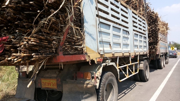 ***ขายแล้วครับขอบคุณ Truck2hand ขายลูกพ่วง2คานดั้มเหล็ก ส.สุชัย ปี38/95 ยาว 6.0ม.สภาพดี ช่วงล่างดีคัสซีสวยเดิม มีสนิมนิดๆ ไม่ผุ พื้นเหล็กข้างเหล็กสภาพดี มีผุนิดๆตามรูป ยางดี8เส้น สีสันพอใช้ รถใช้งานอยู่ประจำ ขายตามสภาพ เอกสารครบ ราคาต่อรองได้เด้อ พี่น้องค ***ขายแล้วครับขอบคุณ Truck2hand ขายลูกพ่วง2คานดั้มเหล็ก ส.สุชัย ปี38/95 ยาว 6.0ม.สภาพดี ช่วงล่างดีคัสซีสวยเดิม มีสนิมนิดๆ ไม่ผุ พื้นเหล็กข้างเหล็กสภาพดี มีผุนิดๆตามรูป ยางดี8เส้น สีสันพอใช้ รถใช้งานอยู่ประจำ ขายตามสภาพ เอกสารครบ ราคาต่อรองได้เด้อ พี่น้องค