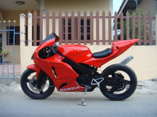 ขาย Honda Cbr 400 inv ราคา 42000 ต่อรองได้คับ ขาย Honda Cbr 400 inv ราคา 42000 ต่อรองได้คับ