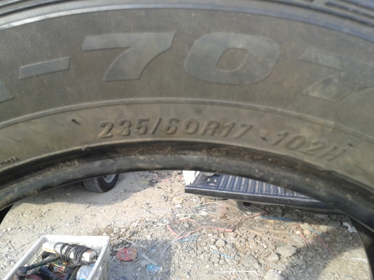 ยางขอบ 235/60/17 ดอกเต็มๆ ขาย 2500