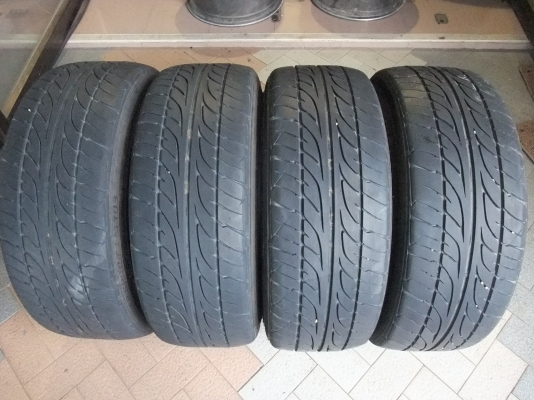 ยาง Dunlop 215/45/17 ปี13 สภาพสวยๆ ดอกหนาๆ