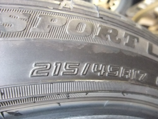 ยาง Dunlop 215/45/17 ปี13 สภาพสวยๆ ดอกหนาๆ