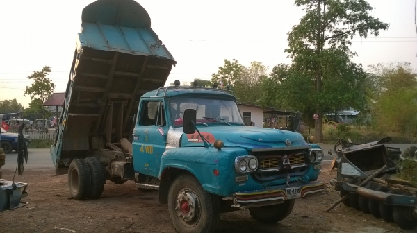 ขาย 6 ล้อหัวยาวดั้ม ไม่มีเล่มทะเบียน คัสซีสวยจัดตลอดเส้นไม่มีบวม เครื่อง DA120 125 แรงม้า ช่วงล่างเดิม รถใช้งานอยู่ทุกวัน สนใจอยากได้ไปใช้งานต่อรองราคาได้ครับ