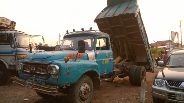 ขาย 6 ล้อหัวยาวดั้ม ไม่มีเล่มทะเบียน คัสซีสวยจัดตลอดเส้นไม่มีบวม เครื่อง DA120 125 แรงม้า ช่วงล่างเดิม รถใช้งานอยู่ทุกวัน สนใจอยากได้ไปใช้งานต่อรองราคาได้ครับ