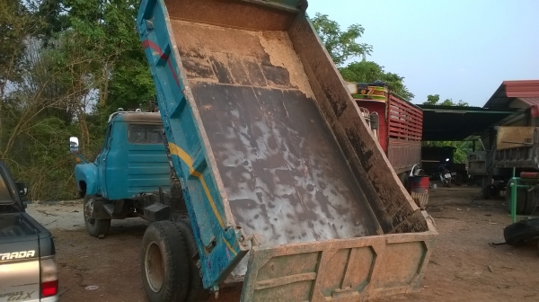 ขาย 6 ล้อหัวยาวดั้ม ไม่มีเล่มทะเบียน คัสซีสวยจัดตลอดเส้นไม่มีบวม เครื่อง DA120 125 แรงม้า ช่วงล่างเดิม รถใช้งานอยู่ทุกวัน สนใจอยากได้ไปใช้งานต่อรองราคาได้ครับ