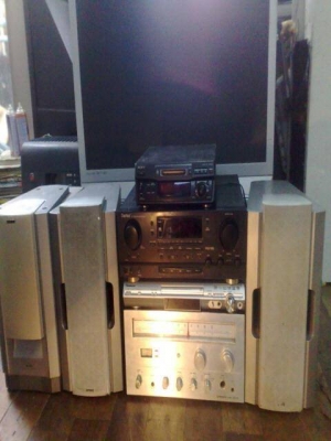 ขายเครื่องเล่นdvdพร้อมลำโพงคู่หน้า1คู่กับตู้ซับ ของsony