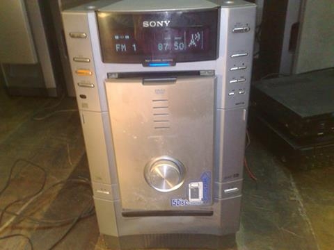 ขายเครื่องเล่นdvdพร้อมลำโพงคู่หน้า1คู่กับตู้ซับ ของsony