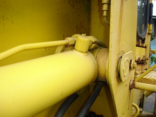 ขายรถตัก Komatsu 510 ; รถเก่าญี่ปุ่น 100\%; กรองเดี่ยว สภาพสวยพร้อมใช้งานได้ทันที สนใจติดต่อ 081-9485494