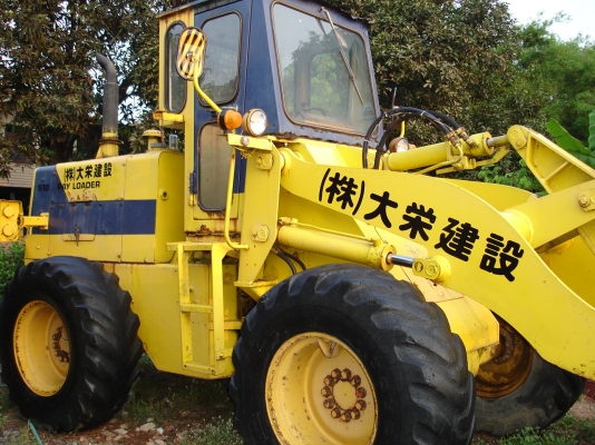 ขายรถตัก Komatsu 510 ; รถเก่าญี่ปุ่น 100\%; กรองเดี่ยว สภาพสวยพร้อมใช้งานได้ทันที สนใจติดต่อ 081-9485494