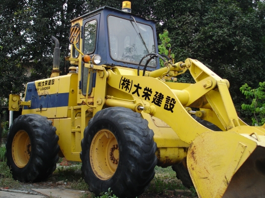 ขายรถตัก Komatsu 510 ; รถเก่าญี่ปุ่น 100\%; กรองเดี่ยว สภาพสวยพร้อมใช้งานได้ทันที สนใจติดต่อ 081-9485494