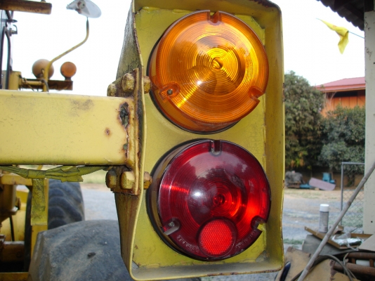 ขายรถตัก Komatsu 510 ; รถเก่าญี่ปุ่น 100\%; กรองเดี่ยว สภาพสวยพร้อมใช้งานได้ทันที สนใจติดต่อ 081-9485494