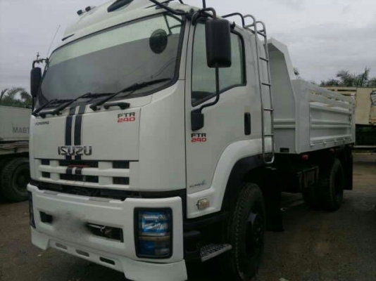 รถอีซูซุ 6 ล้อดั้ม  240 แรงม้า. ปี 52  ( รถวิ่ง 2xx,xxx กม. )  สนใจติดต่อ 081 - 6079515