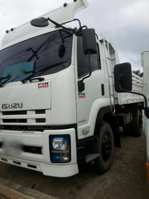 รถอีซูซุ 6 ล้อดั้ม 240 แรงม้า. ปี 52 ( รถวิ่ง 2x,xxx กม. ) สนใจติดต่อ 081 - 6079515 รถอีซูซุ 6 ล้อดั้ม 240 แรงม้า. ปี 52 ( รถวิ่ง 2x,xxx กม. ) สนใจติดต่อ 081 - 6079515