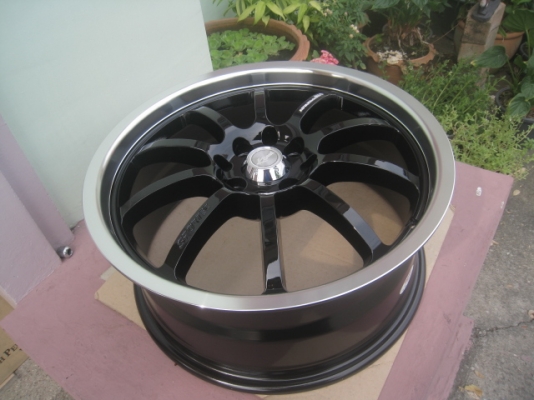 ขายล้อแม็กใหม่ เคยเป็นล้อโชว์ 1 วง advan racing rs-d 17"x7.5" et40 4h100/114.3 สีดำขอบเงา  สนใจติดต่อเล็กคลองสามครับ (081-3747940)