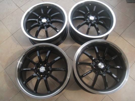 ขายล้อแม็กใหม่ เคยเป็นล้อโชว์ 1 วง advan racing rs-d 17"x7.5" et40 4h100/114.3 สีดำขอบเงา  สนใจติดต่อเล็กคลองสามครับ (081-3747940)