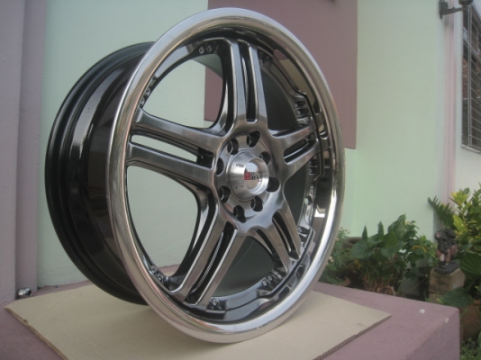 ขายล้อแม็กใหม่ เคยเป็นล้อโชว์ 1 วง ลาย 5 ก้านคู่ 17"x7" et40 4h100/114.3 สีแบล็คโครม ขอบครอบสแตนเลส  สนใจติดต่อเล็กคลองสามครับ (081-3747940)
