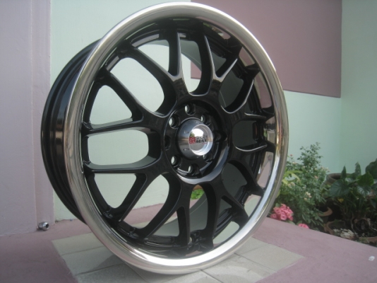 ขายล้อแม็กใหม่ เคยเป็นล้อโชว์ 1 วง ลาย bbs lm 17"x7" et40 4h100/114.3 สีดำ ขอบครอบสแตนเลส  สนใจติดต่อเล็กคลองสามครับ (081-3747940)