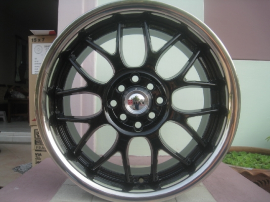 ขายล้อแม็กใหม่ เคยเป็นล้อโชว์ 1 วง ลาย bbs lm 17"x7" et40 4h100/114.3 สีดำ ขอบครอบสแตนเลส  สนใจติดต่อเล็กคลองสามครับ (081-3747940)