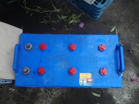 ขายแบตเตอรี่ 200 แอม ใส่รถใหญ่ เป็นแบตสำรองไฟในห้าง ขายลูกละ 2500 บาท ตอนนี้เหลือประมาณ 30 ลูกครับ