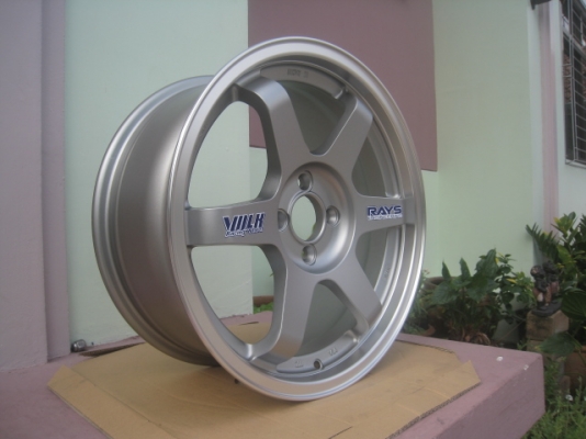 ขายล้อแม็กใหม่ เคยเป็นล้อโชว์ 1 วง TE37 17"x7.5" et42 4รู100 สีเทาด้านขอบเงา สีเดิม สนใจติดต่อเล็กคลองสามครับ 081-3747940