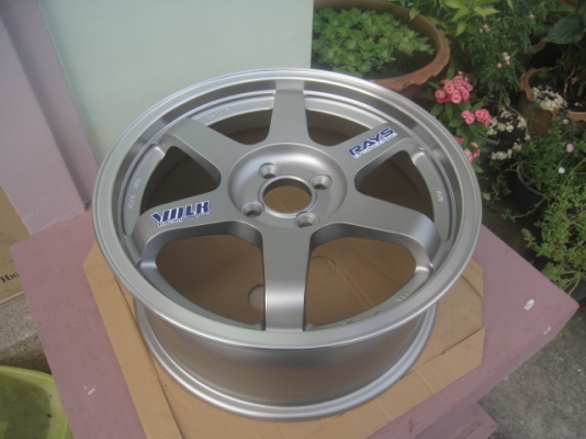 ขายล้อแม็กใหม่ เคยเป็นล้อโชว์ 1 วง TE37 17"x7.5" et42 4รู100 สีเทาด้านขอบเงา สีเดิม สนใจติดต่อเล็กคลองสามครับ 081-3747940