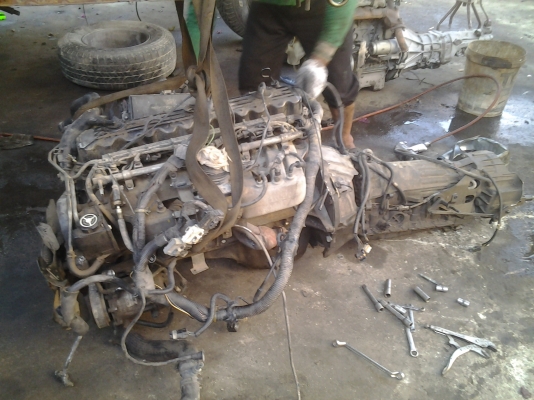 ขายเครื่องรถจิ๊ฟ 4000 ซีซี รถอุบัติเหตุเครื่องดี เกียร์ฟังพร้อมกล่องและสายไฟ เอาไว้เป็นอะไหล่ครับ อยากได้อะไหล่ส่วนไหนสอบถามเพิ่มเติมได้ครับ ขาย 15000 บาทครับ