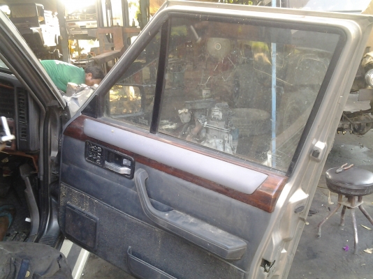 ขายเครื่องรถจิ๊ฟ 4000 ซีซี รถอุบัติเหตุเครื่องดี เกียร์ฟังพร้อมกล่องและสายไฟ เอาไว้เป็นอะไหล่ครับ อยากได้อะไหล่ส่วนไหนสอบถามเพิ่มเติมได้ครับ ขาย 15000 บาทครับ