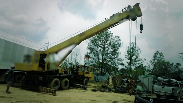 10ล้อNISSAN เครน 20ตันTADANO 4ปลอก3ชักและชิปต่อ  เล่มทะเบียนพร้อม