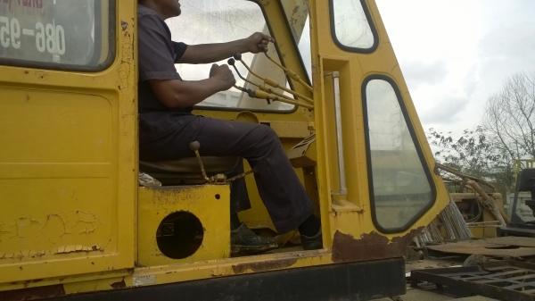 10ล้อNISSAN เครน 20ตันTADANO 4ปลอก3ชักและชิปต่อ  เล่มทะเบียนพร้อม