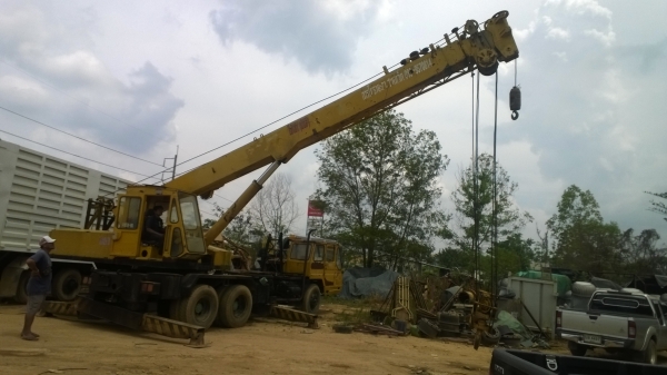 10ล้อNISSAN เครน 20ตันTADANO 4ปลอก3ชักและชิปต่อ  เล่มทะเบียนพร้อม