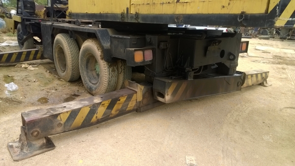 10ล้อNISSAN เครน 20ตันTADANO 4ปลอก3ชักและชิปต่อ  เล่มทะเบียนพร้อม