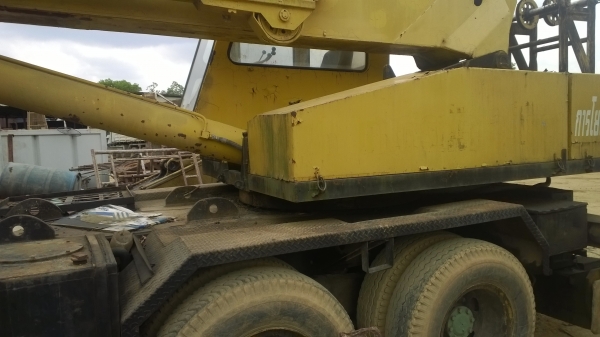 10ล้อNISSAN เครน 20ตันTADANO 4ปลอก3ชักและชิปต่อ  เล่มทะเบียนพร้อม