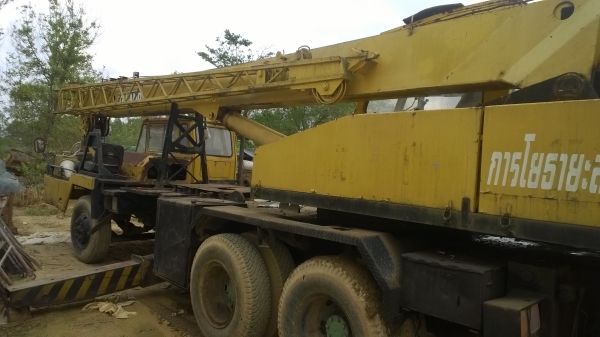 10ล้อNISSAN เครน 20ตันTADANO 4ปลอก3ชักและชิปต่อ  เล่มทะเบียนพร้อม