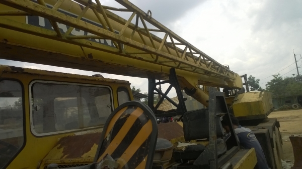 10ล้อNISSAN เครน 20ตันTADANO 4ปลอก3ชักและชิปต่อ  เล่มทะเบียนพร้อม