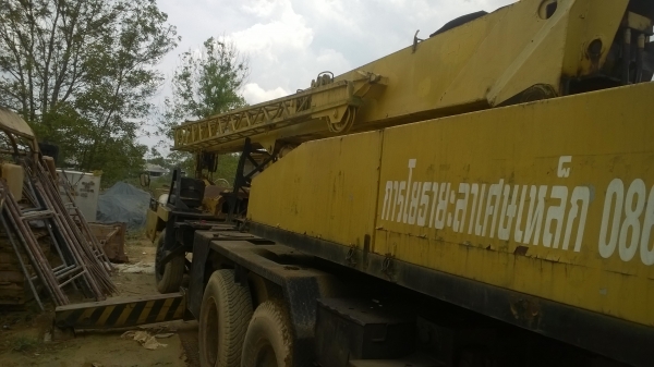 10ล้อNISSAN เครน 20ตันTADANO 4ปลอก3ชักและชิปต่อ  เล่มทะเบียนพร้อม