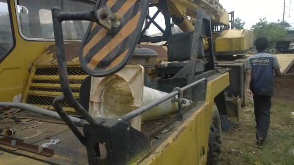 10ล้อNISSAN เครน 20ตันTADANO 4ปลอก3ชักและชิปต่อ  เล่มทะเบียนพร้อม