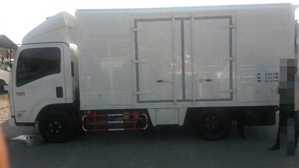 รถบรรทุก NMR 6 ล้อเล็ก